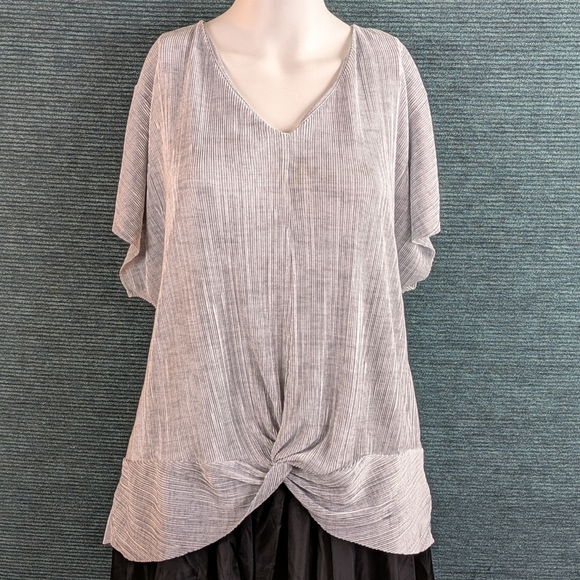 Dana Buchman Blouse Beautifully Elegant! - Picture 2 of 11